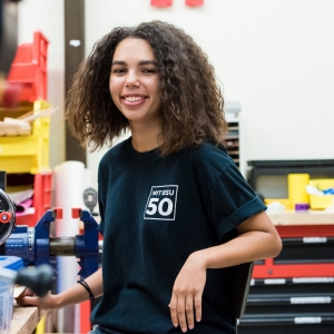 Sabrina Hare ’22 in MIT Makerspace
