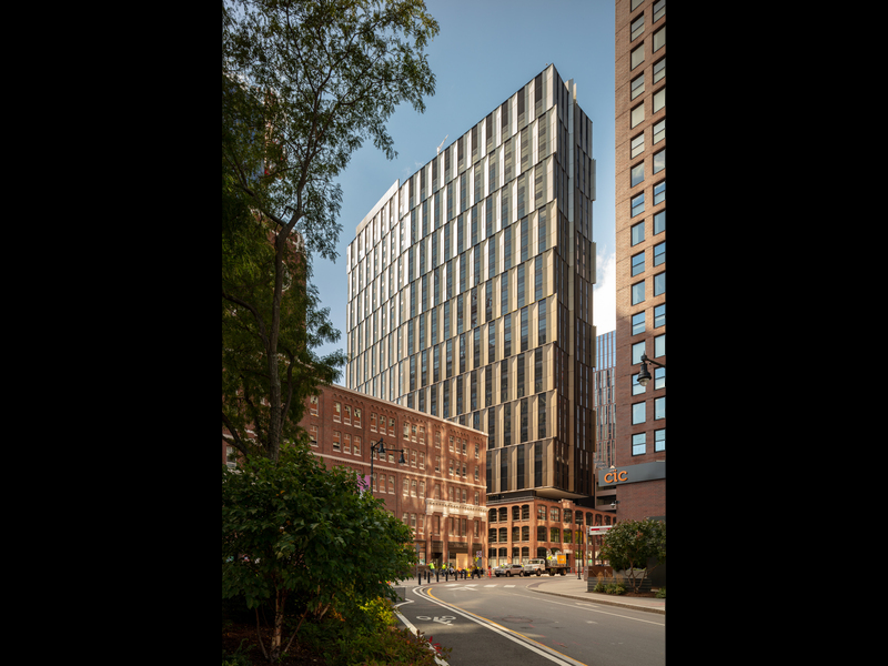 The renovation of Buildings E38 and E39 (both now grouped as E38) in Kendall Square brings new graduate student housing (Building E37) to the area as well as a lively innovation center, mixed-use retail, and a new home for MIT Admissions. Photo: John Horner