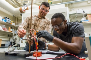 Two male students work on a project in the lab. Image: Justin Knight